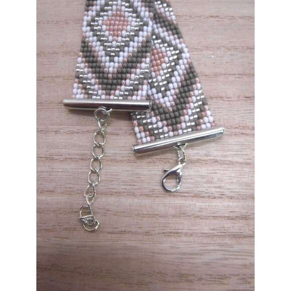 Loom Beaded Bracelet White & Gray - Picture 4 of 4